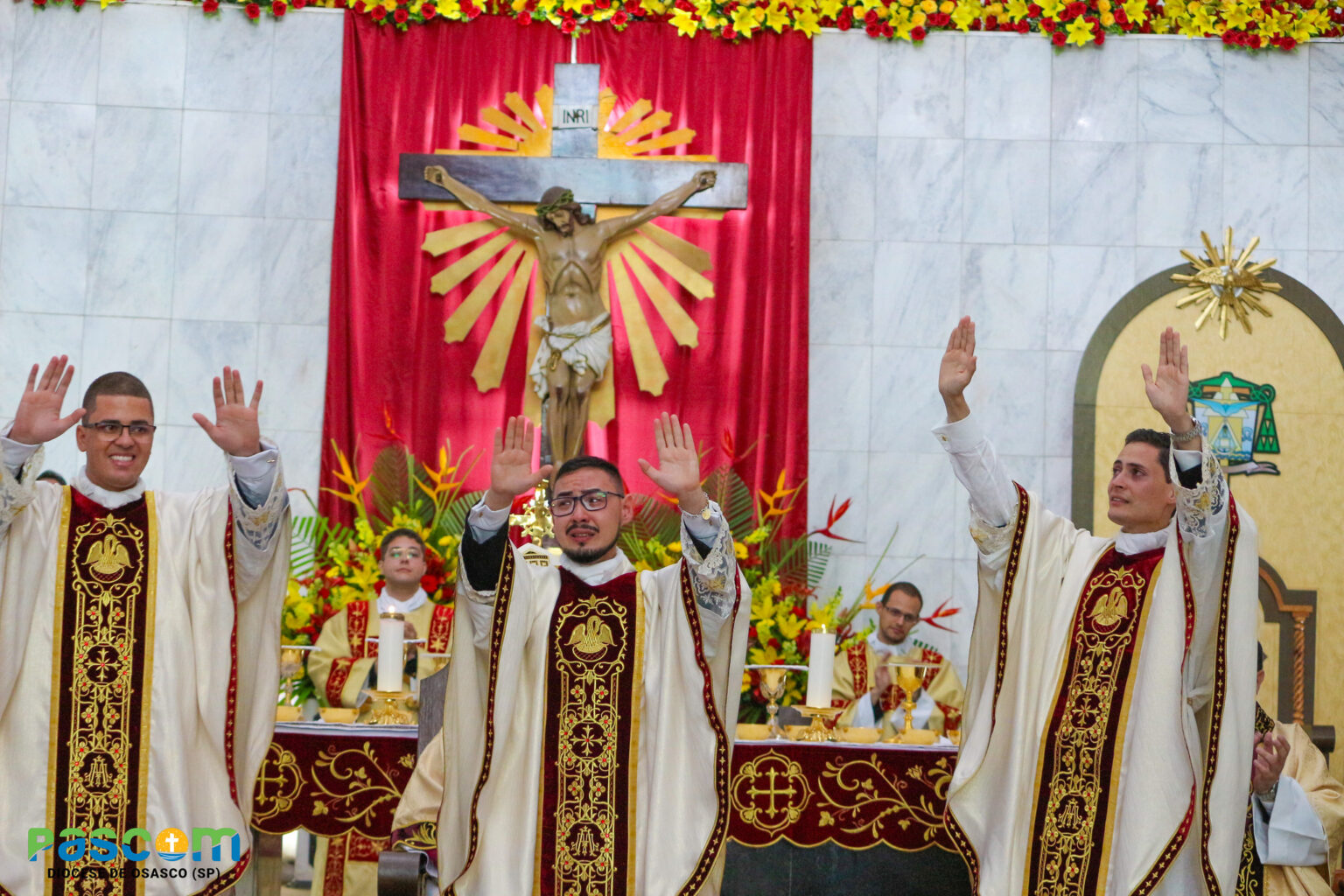 Emoção e fé Diocese de Osasco acolhe três novos sacerdotes Diocese